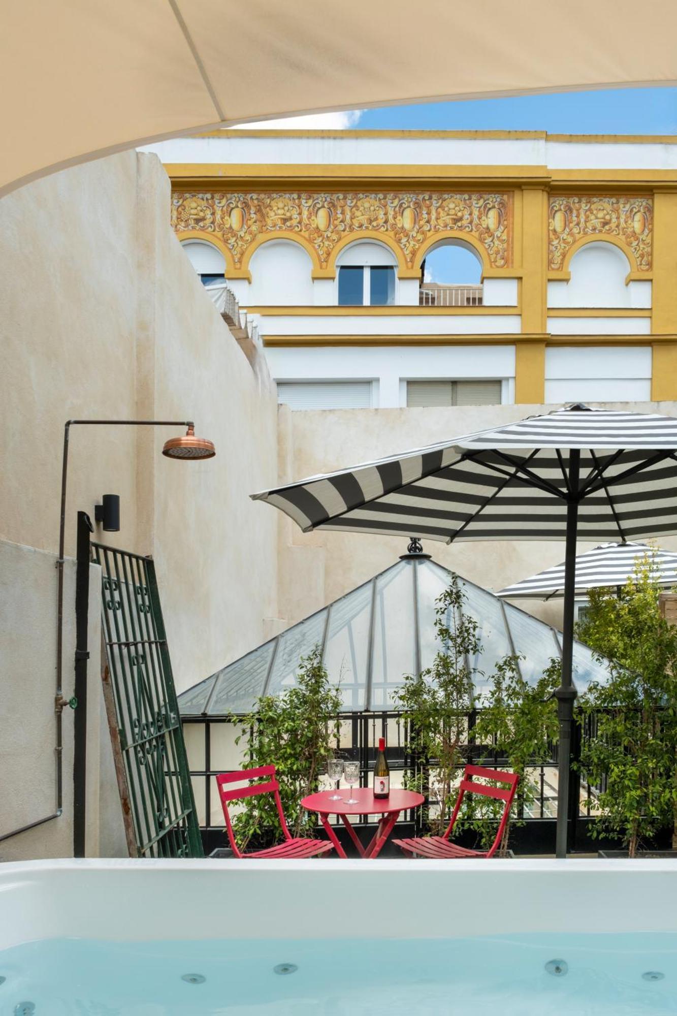 Puerta De Armas Apartments Севілья Екстер'єр фото